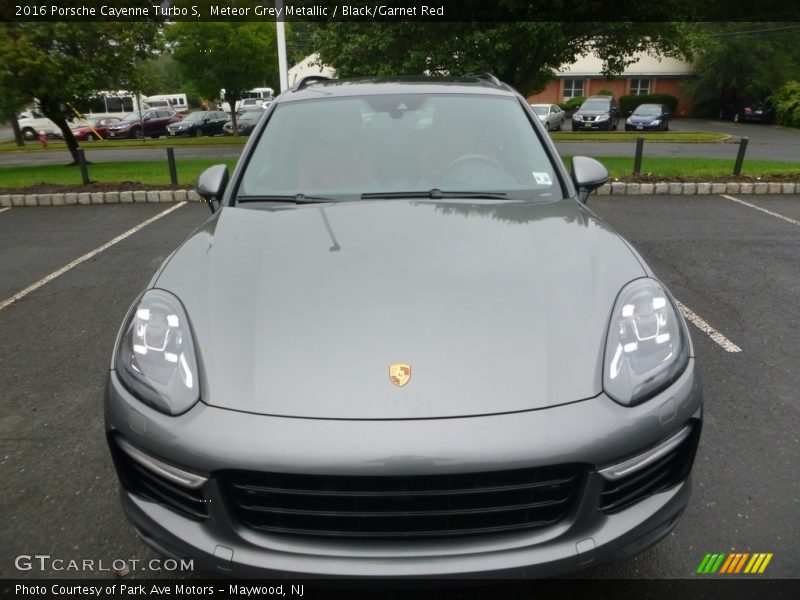 Meteor Grey Metallic / Black/Garnet Red 2016 Porsche Cayenne Turbo S