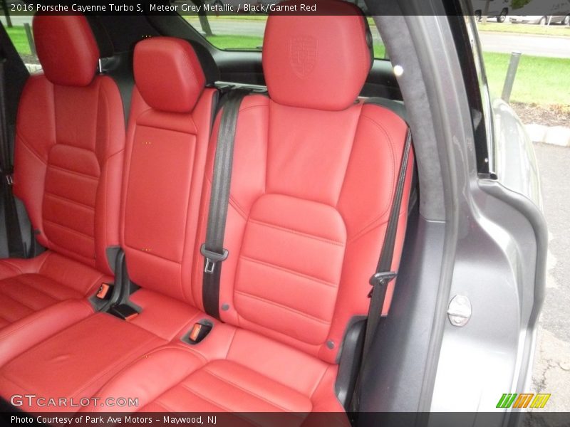 Meteor Grey Metallic / Black/Garnet Red 2016 Porsche Cayenne Turbo S