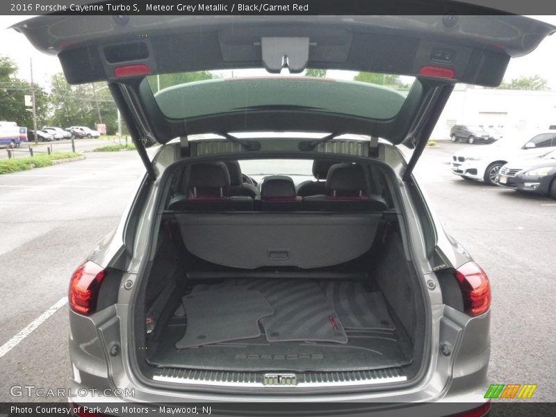 Meteor Grey Metallic / Black/Garnet Red 2016 Porsche Cayenne Turbo S