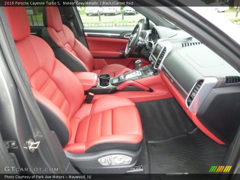 Meteor Grey Metallic / Black/Garnet Red 2016 Porsche Cayenne Turbo S