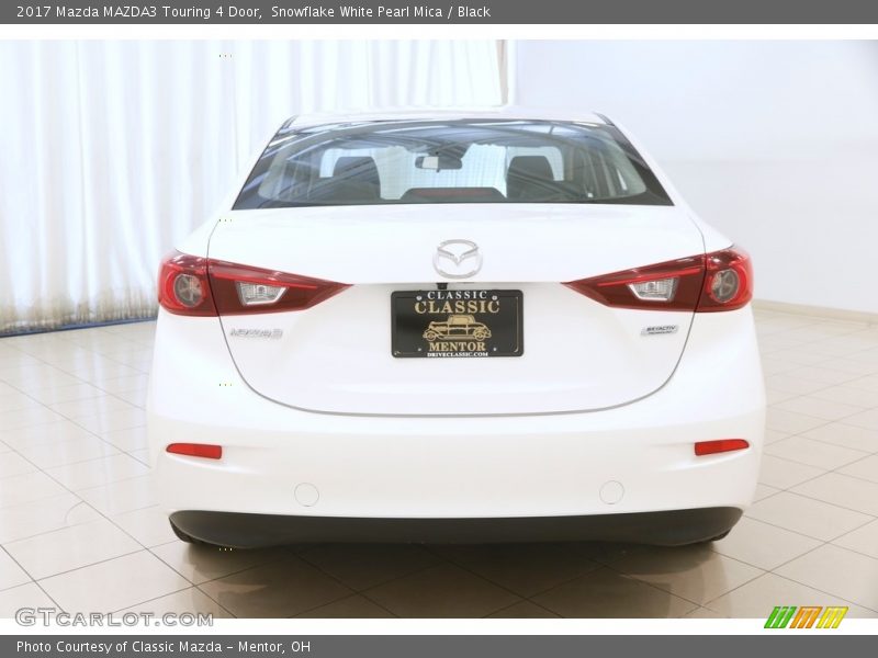 Snowflake White Pearl Mica / Black 2017 Mazda MAZDA3 Touring 4 Door