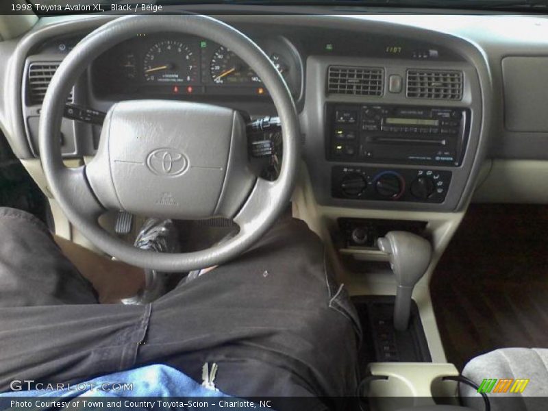 Black / Beige 1998 Toyota Avalon XL