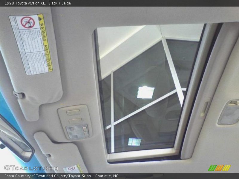 Black / Beige 1998 Toyota Avalon XL