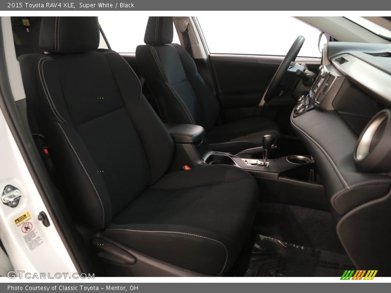 Super White / Black 2015 Toyota RAV4 XLE