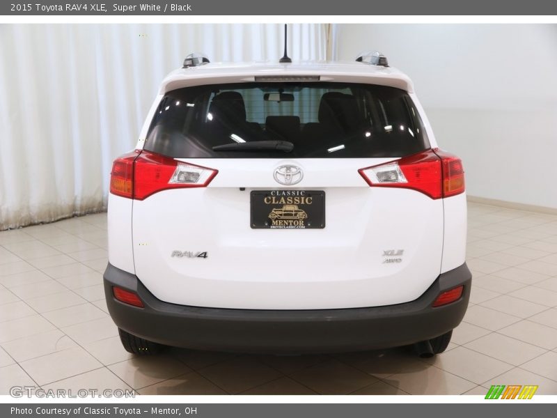 Super White / Black 2015 Toyota RAV4 XLE