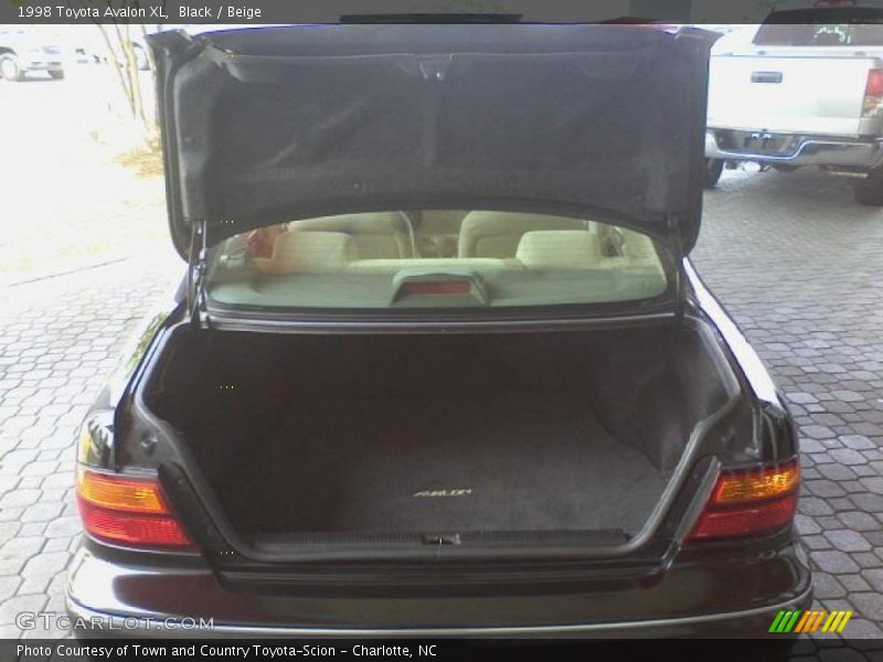 Black / Beige 1998 Toyota Avalon XL