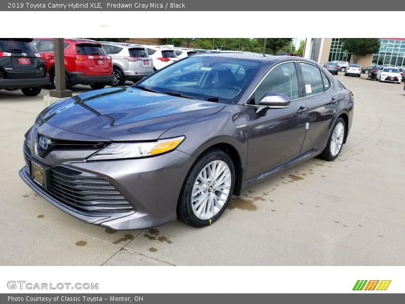 Front 3/4 View of 2019 Camry Hybrid XLE