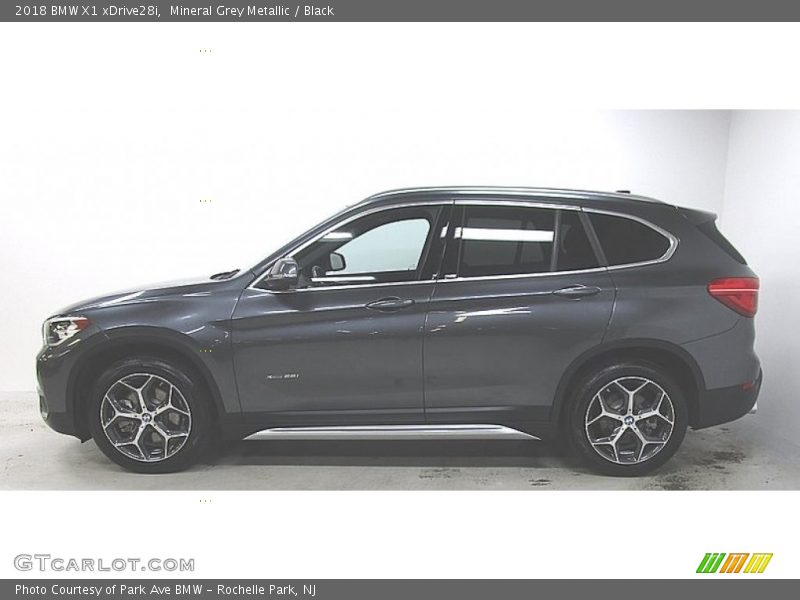 Mineral Grey Metallic / Black 2018 BMW X1 xDrive28i