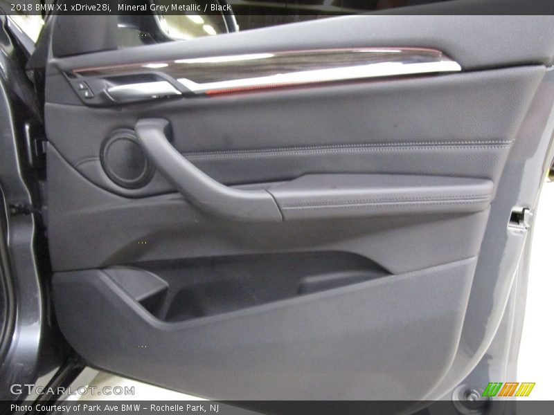 Mineral Grey Metallic / Black 2018 BMW X1 xDrive28i