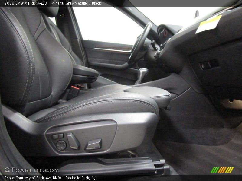 Mineral Grey Metallic / Black 2018 BMW X1 xDrive28i