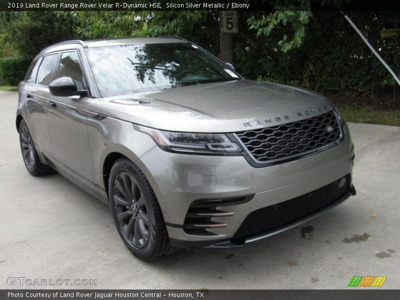 Front 3/4 View of 2019 Range Rover Velar R-Dynamic HSE