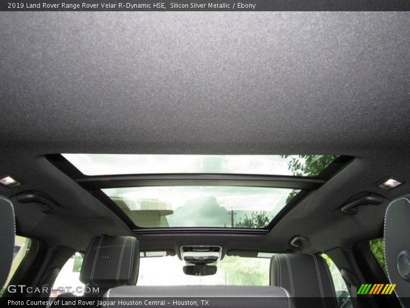 Sunroof of 2019 Range Rover Velar R-Dynamic HSE