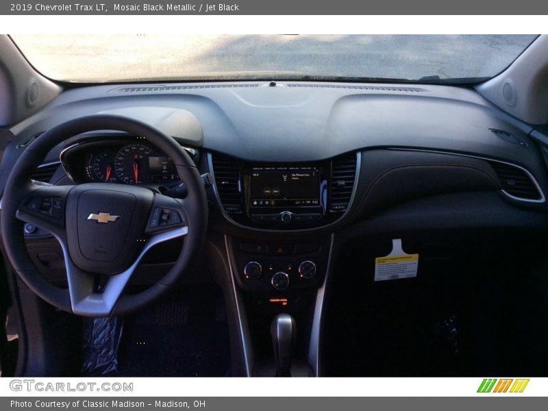 Mosaic Black Metallic / Jet Black 2019 Chevrolet Trax LT