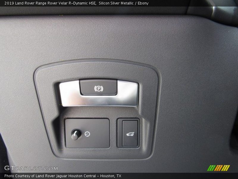 Controls of 2019 Range Rover Velar R-Dynamic HSE