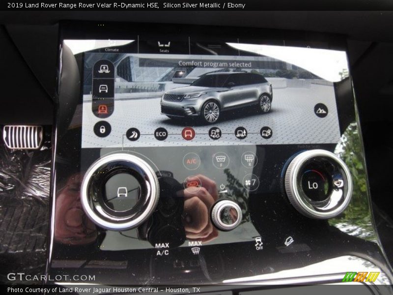 Controls of 2019 Range Rover Velar R-Dynamic HSE