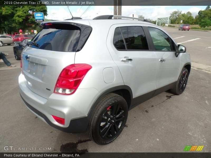 Silver Ice Metallic / Jet Black 2019 Chevrolet Trax LT AWD