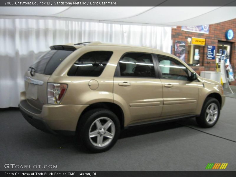 Sandstone Metallic / Light Cashmere 2005 Chevrolet Equinox LT