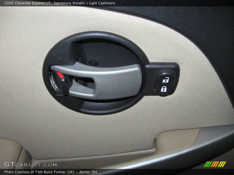 Sandstone Metallic / Light Cashmere 2005 Chevrolet Equinox LT