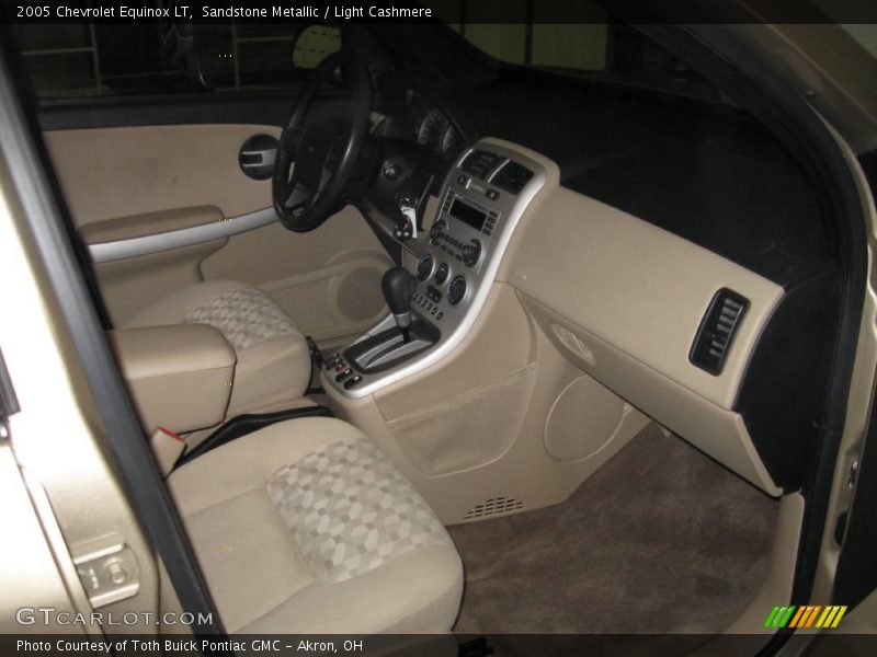 Sandstone Metallic / Light Cashmere 2005 Chevrolet Equinox LT