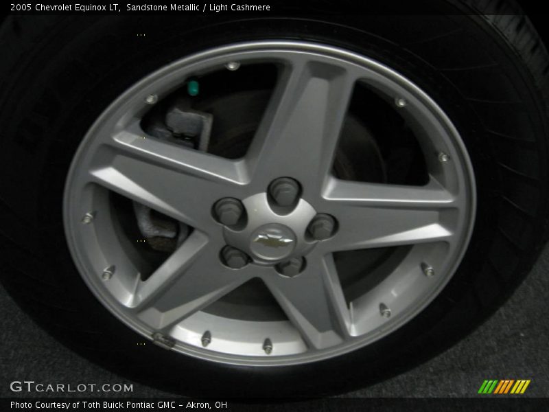 Sandstone Metallic / Light Cashmere 2005 Chevrolet Equinox LT