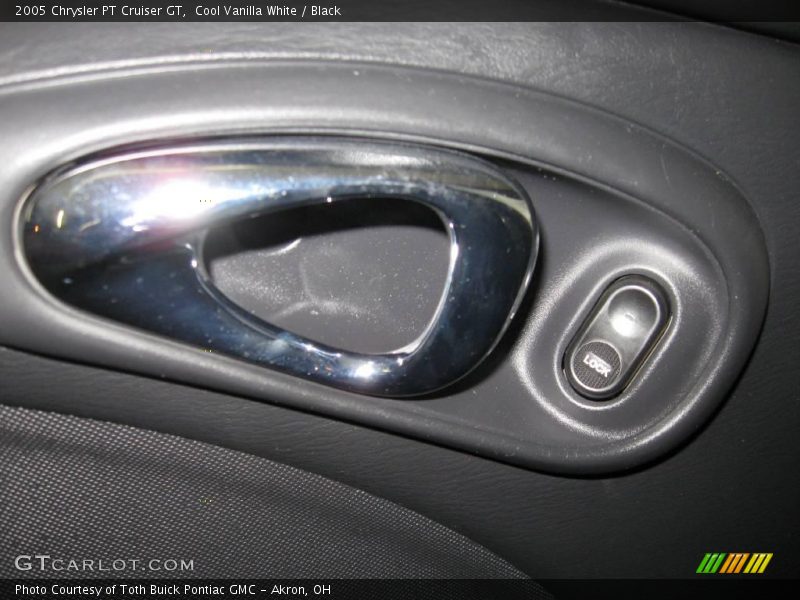 Cool Vanilla White / Black 2005 Chrysler PT Cruiser GT