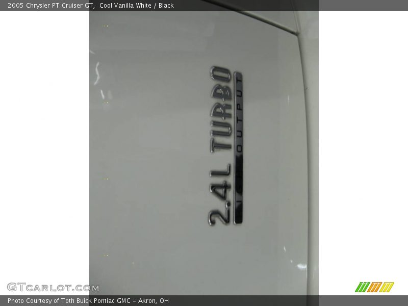 Cool Vanilla White / Black 2005 Chrysler PT Cruiser GT