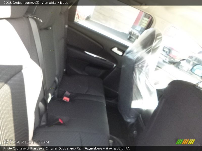 Vice White / Black 2018 Dodge Journey SE