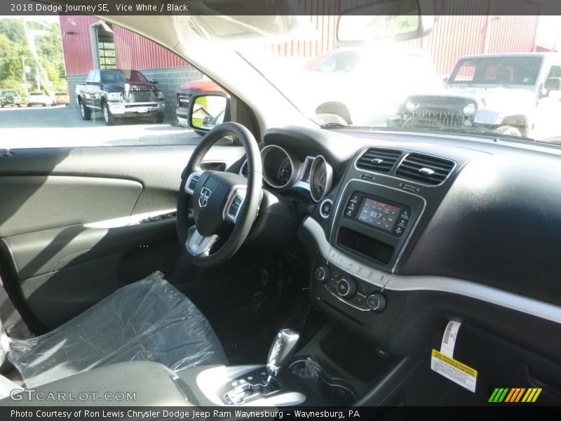Vice White / Black 2018 Dodge Journey SE