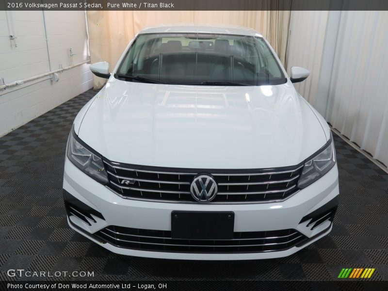 Pure White / Titan Black 2016 Volkswagen Passat S Sedan