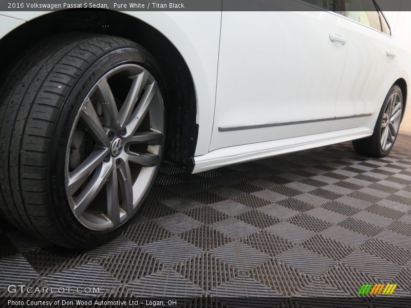 Pure White / Titan Black 2016 Volkswagen Passat S Sedan