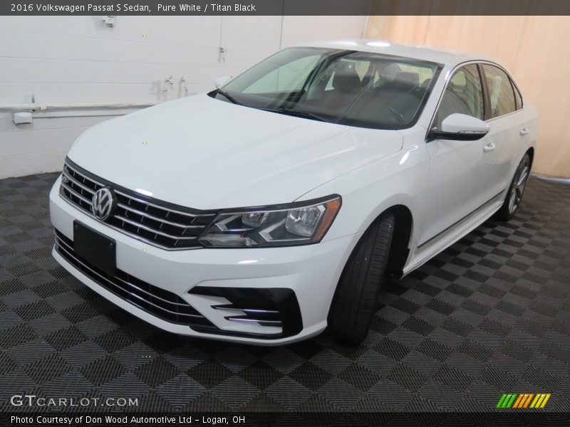 Pure White / Titan Black 2016 Volkswagen Passat S Sedan