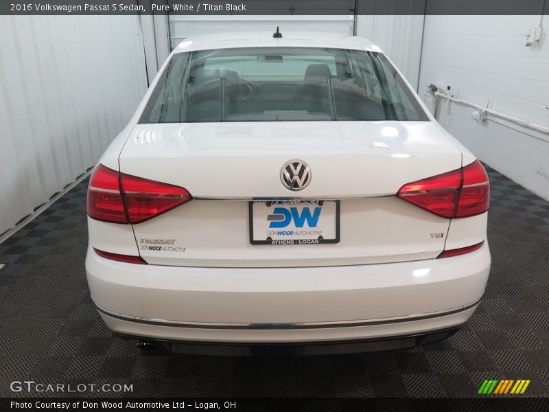 Pure White / Titan Black 2016 Volkswagen Passat S Sedan