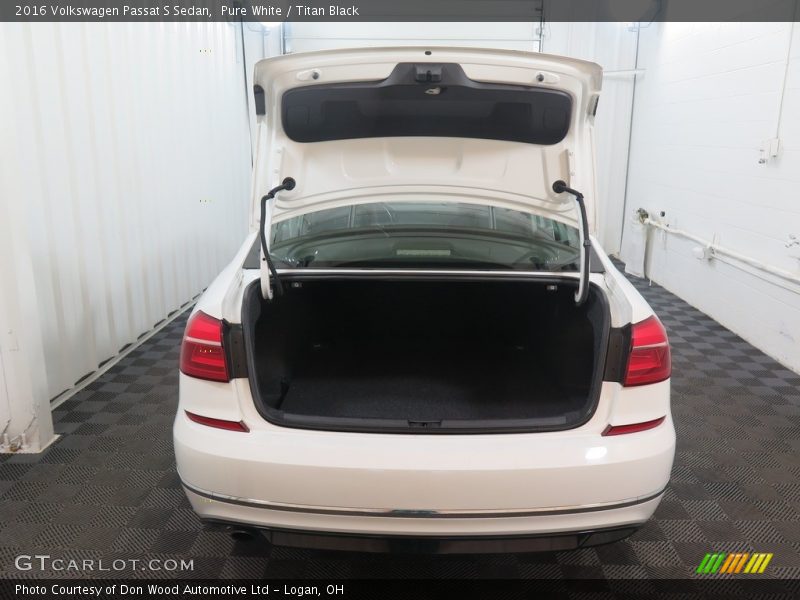 Pure White / Titan Black 2016 Volkswagen Passat S Sedan