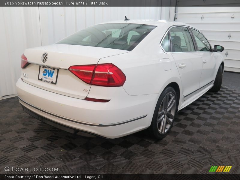 Pure White / Titan Black 2016 Volkswagen Passat S Sedan