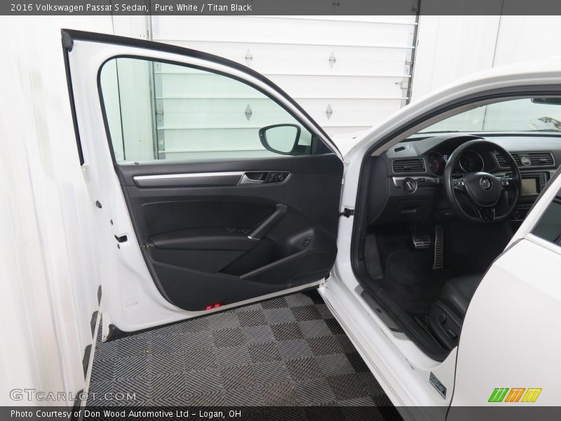Pure White / Titan Black 2016 Volkswagen Passat S Sedan