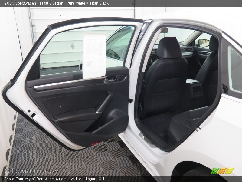 Pure White / Titan Black 2016 Volkswagen Passat S Sedan