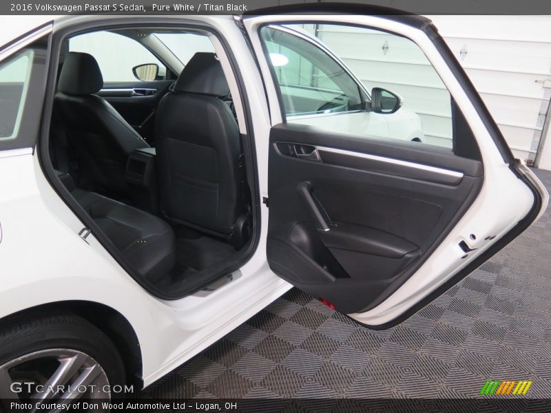 Pure White / Titan Black 2016 Volkswagen Passat S Sedan