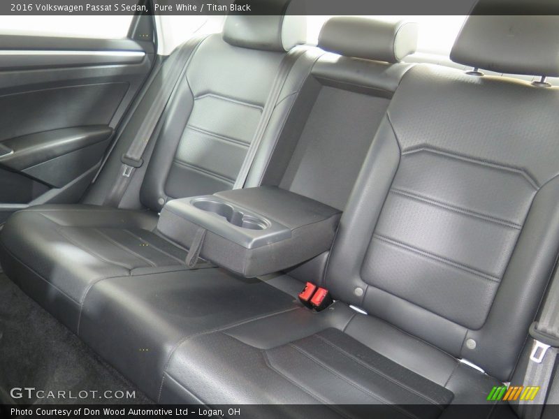 Pure White / Titan Black 2016 Volkswagen Passat S Sedan