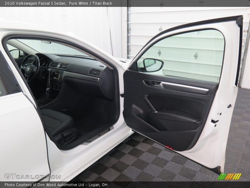 Pure White / Titan Black 2016 Volkswagen Passat S Sedan