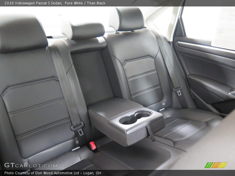 Pure White / Titan Black 2016 Volkswagen Passat S Sedan