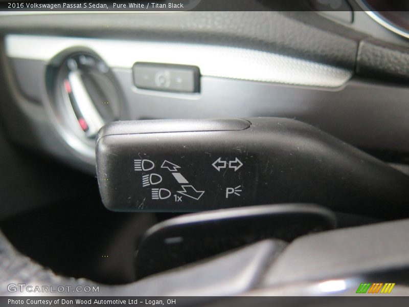 Pure White / Titan Black 2016 Volkswagen Passat S Sedan