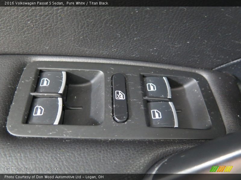 Pure White / Titan Black 2016 Volkswagen Passat S Sedan