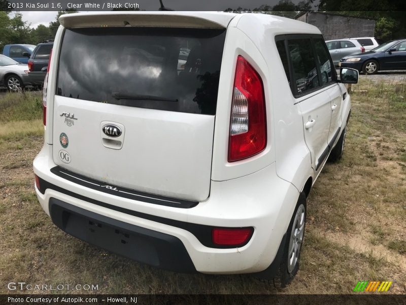 Clear White / Black Cloth 2013 Kia Soul 1.6