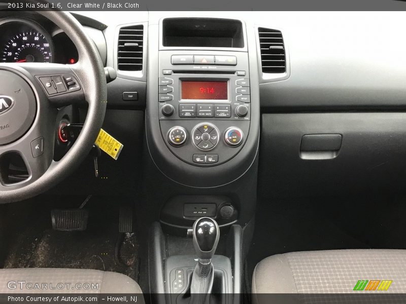 Clear White / Black Cloth 2013 Kia Soul 1.6