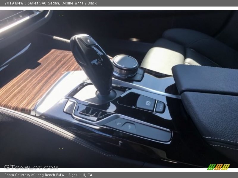 Alpine White / Black 2019 BMW 5 Series 540i Sedan