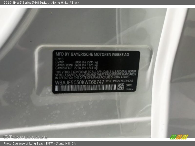 Alpine White / Black 2019 BMW 5 Series 540i Sedan
