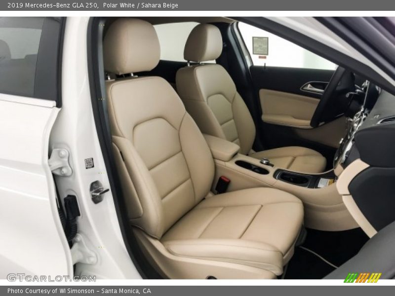 Polar White / Sahara Beige 2019 Mercedes-Benz GLA 250