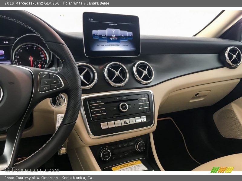 Polar White / Sahara Beige 2019 Mercedes-Benz GLA 250