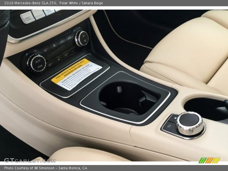 Polar White / Sahara Beige 2019 Mercedes-Benz GLA 250