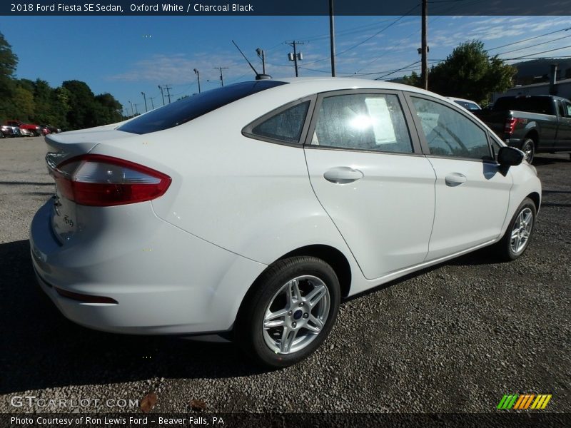 Oxford White / Charcoal Black 2018 Ford Fiesta SE Sedan